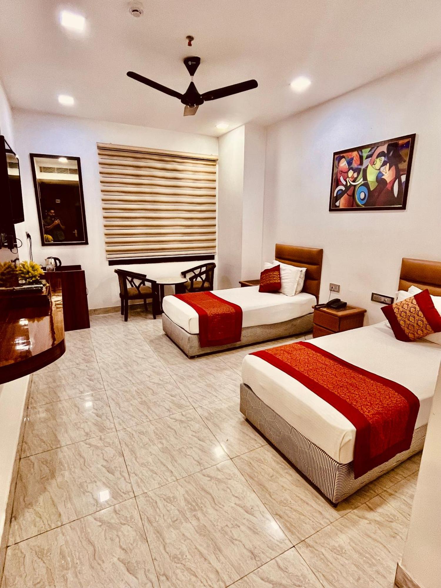 Amora Rooms Dwarka New Delhi Exterior photo