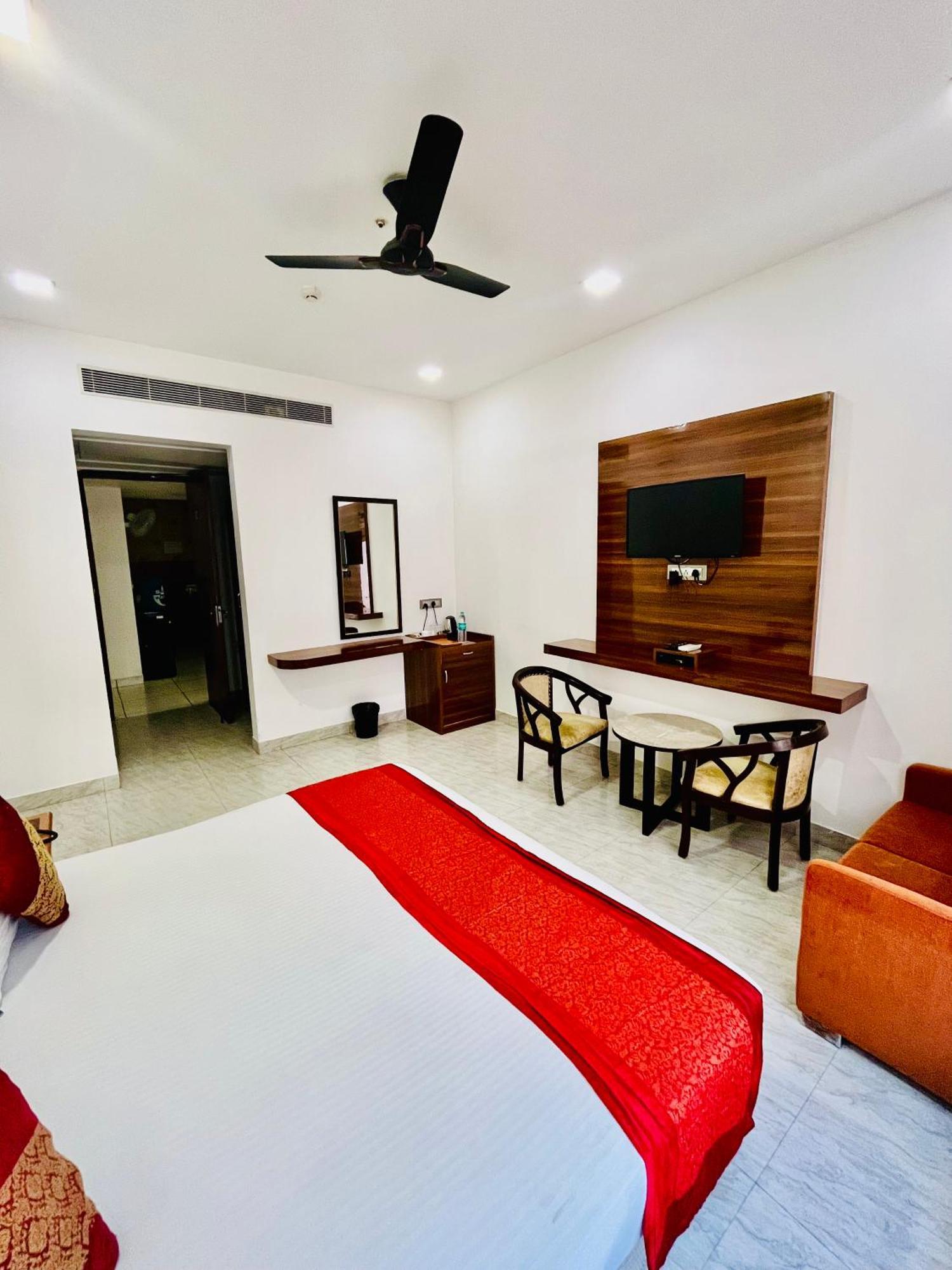 Amora Rooms Dwarka New Delhi Exterior photo
