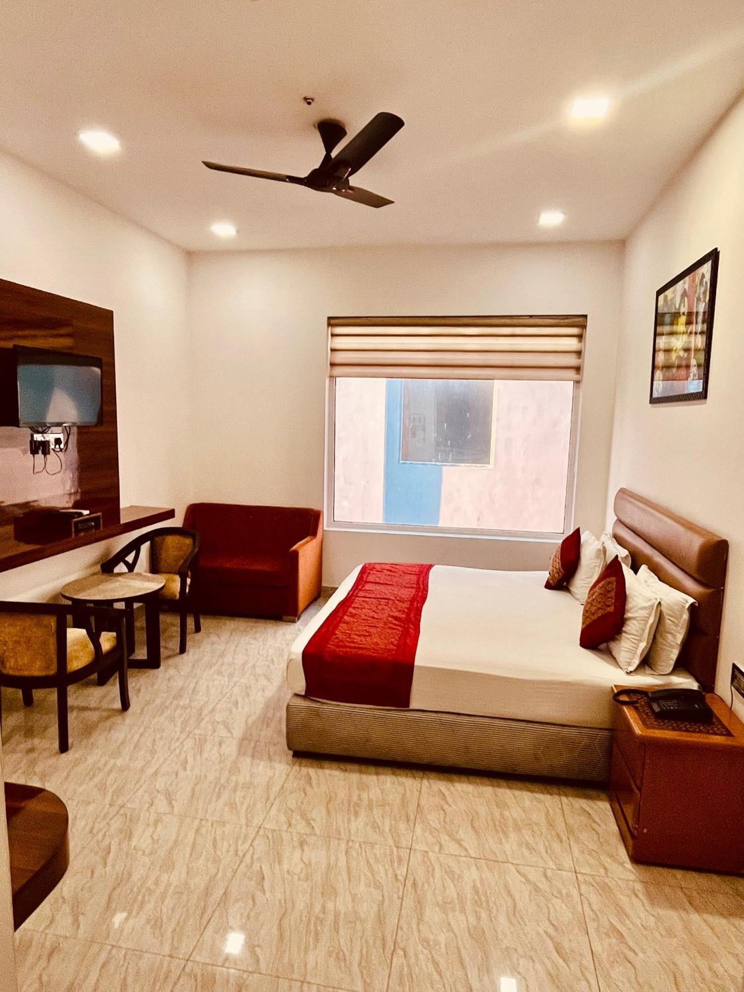 Amora Rooms Dwarka New Delhi Exterior photo