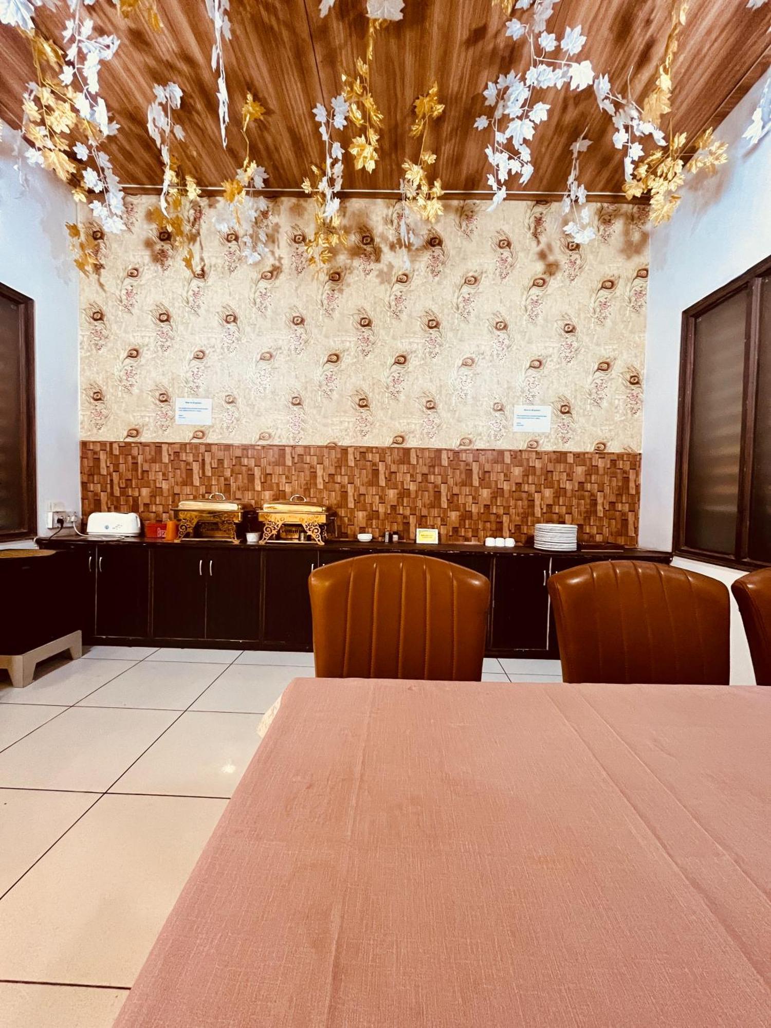 Amora Rooms Dwarka New Delhi Exterior photo
