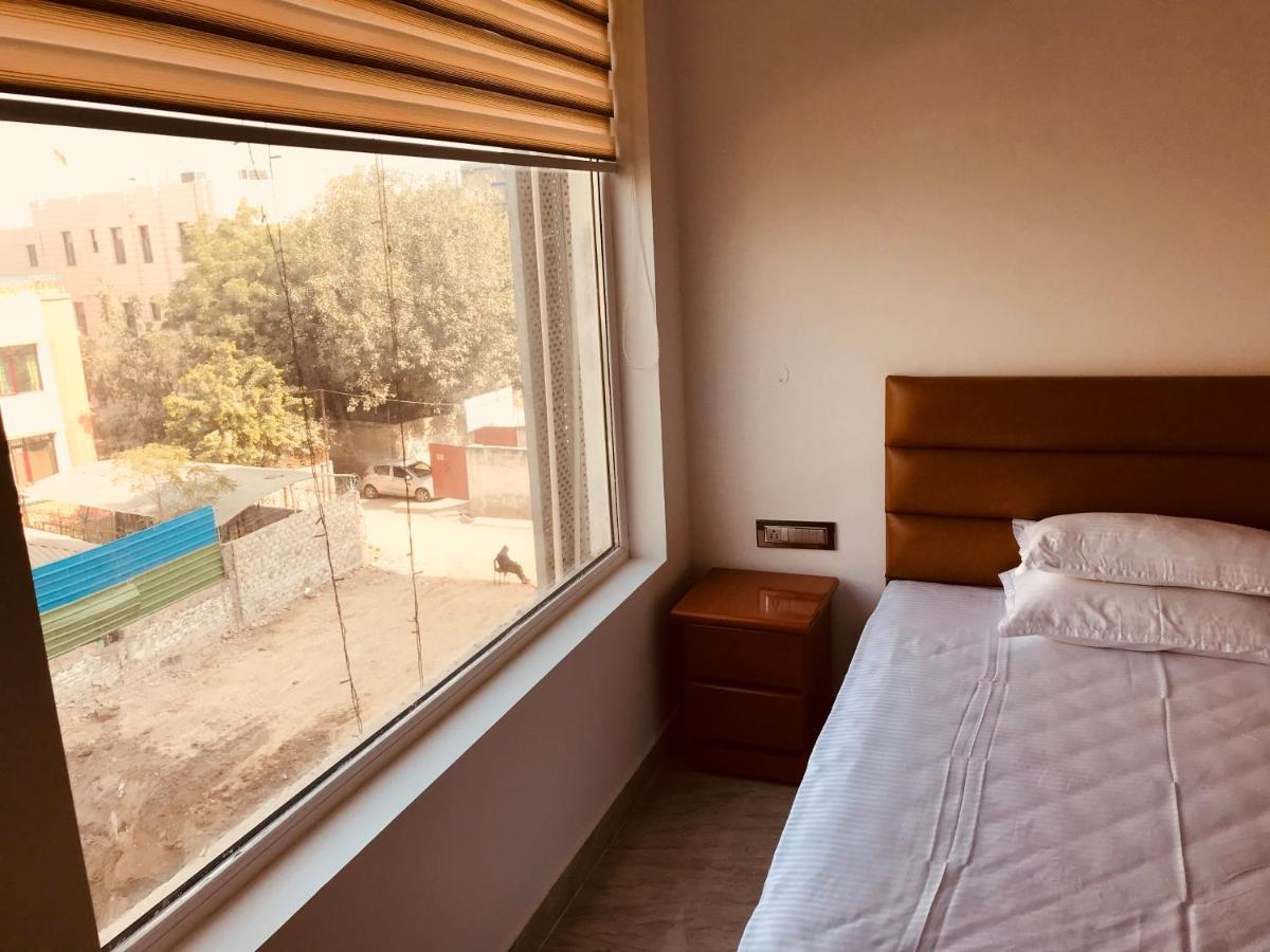 Amora Rooms Dwarka New Delhi Exterior photo